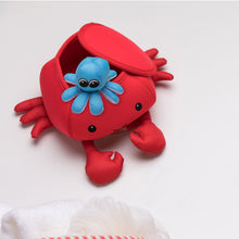 Load image into Gallery viewer, Crab Floating Fill n Spill Bath Toy
